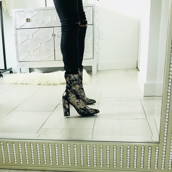 Style Link Miami Shoes - Sample Sale ⬇️ Metallic Booties